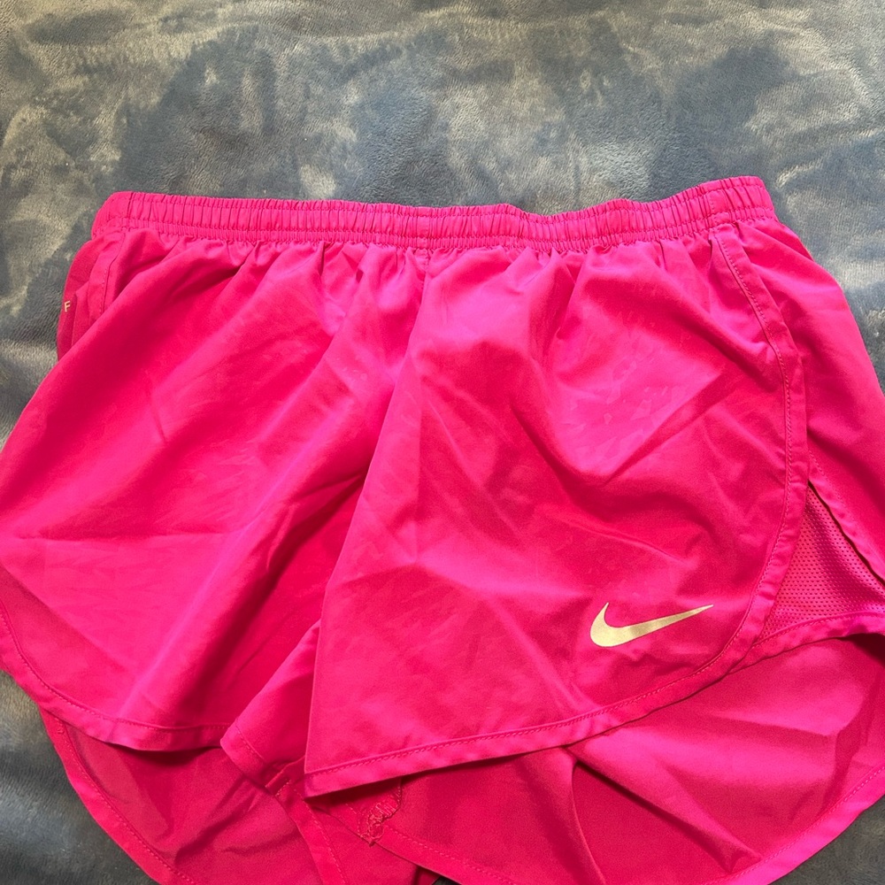 Women’s pink small Nike shorts